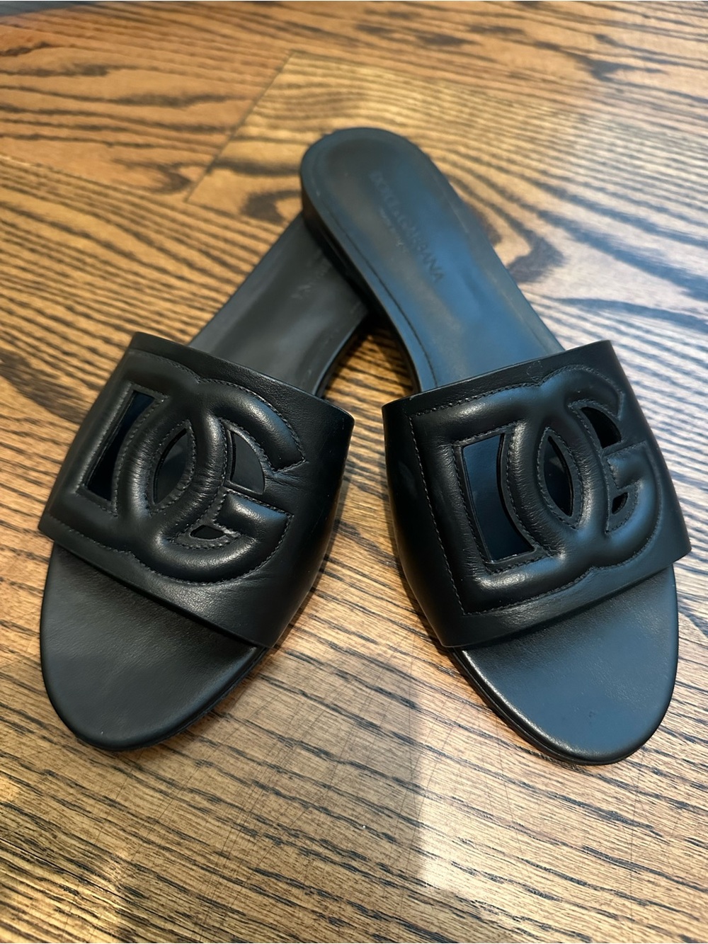 Dolce & Gabbana DG Interlocked Black Leather Sandals 38.5
